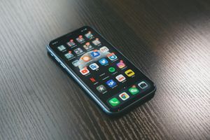 Dacă aplicaţia WeChat va fi interzisă, iPhone zboară din China