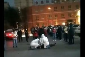 2 persoane suspecte de COVID-19 cad brusc din picioare în China