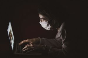 Noile tulpini ridică problema reinfectărilor cu COVID-19