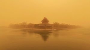 Furtuna de nisip lovește Beijingul, calitatea aerului "periculoasă"