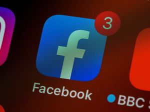 Facebook rulează reclame pentru produse din China obținute în urma unui genocid