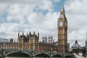 Marea Britanie include amendamente legate de genocid în acordul comercial cu China