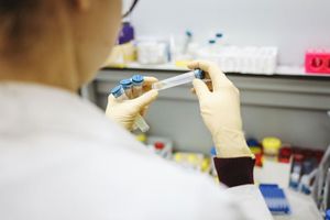 Bărbat din Hong Kong moare la două zile după ce a primit un vaccin COVID-19 fabricat în China